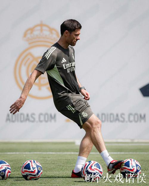 奥林匹亚科斯主帅:阿隆索需要时间;皇马有实力 奥林匹亚科斯主帅:阿隆索需要时间;皇马有实力